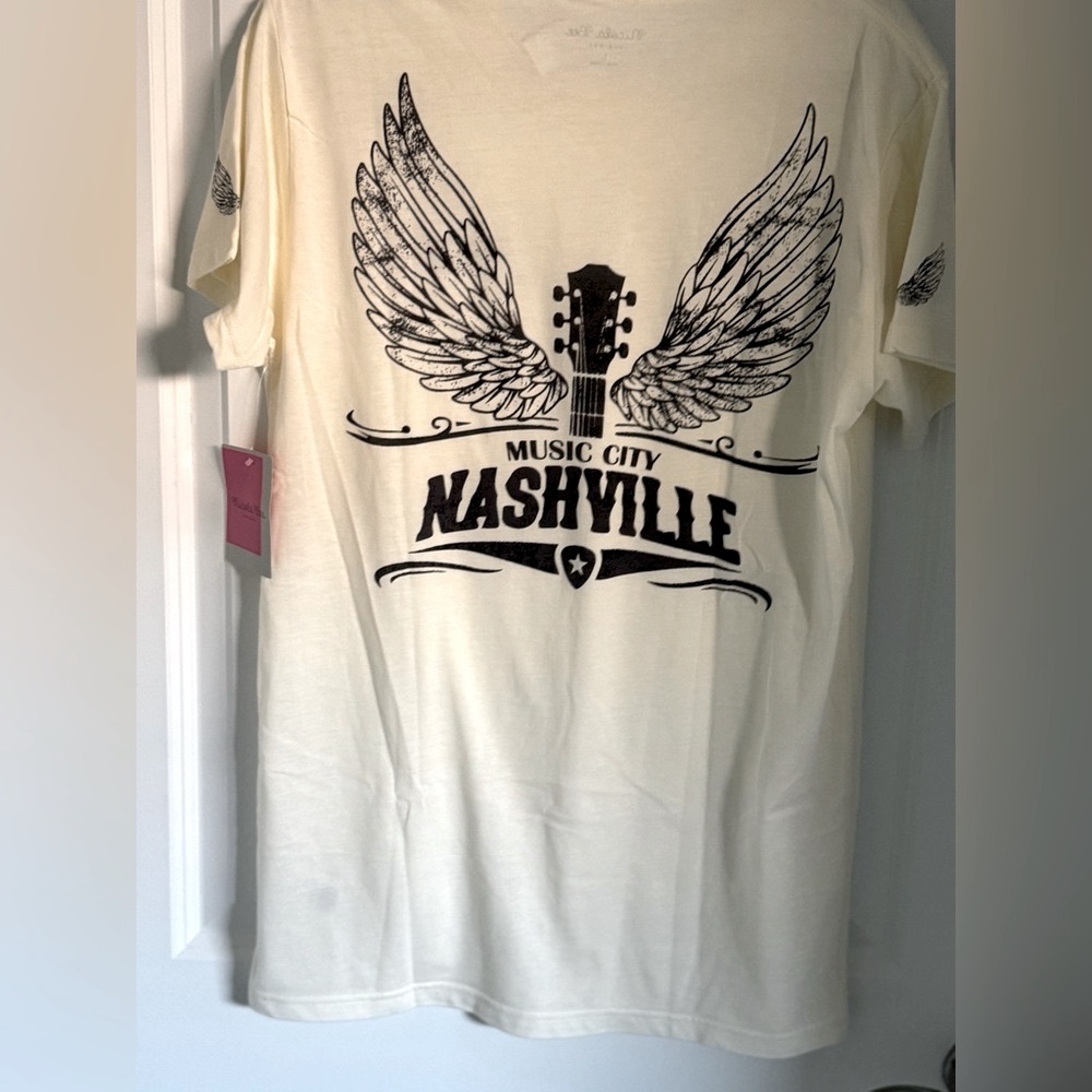 NWT Nicola Bee Nashville Sz L Juniors T-Shirt
